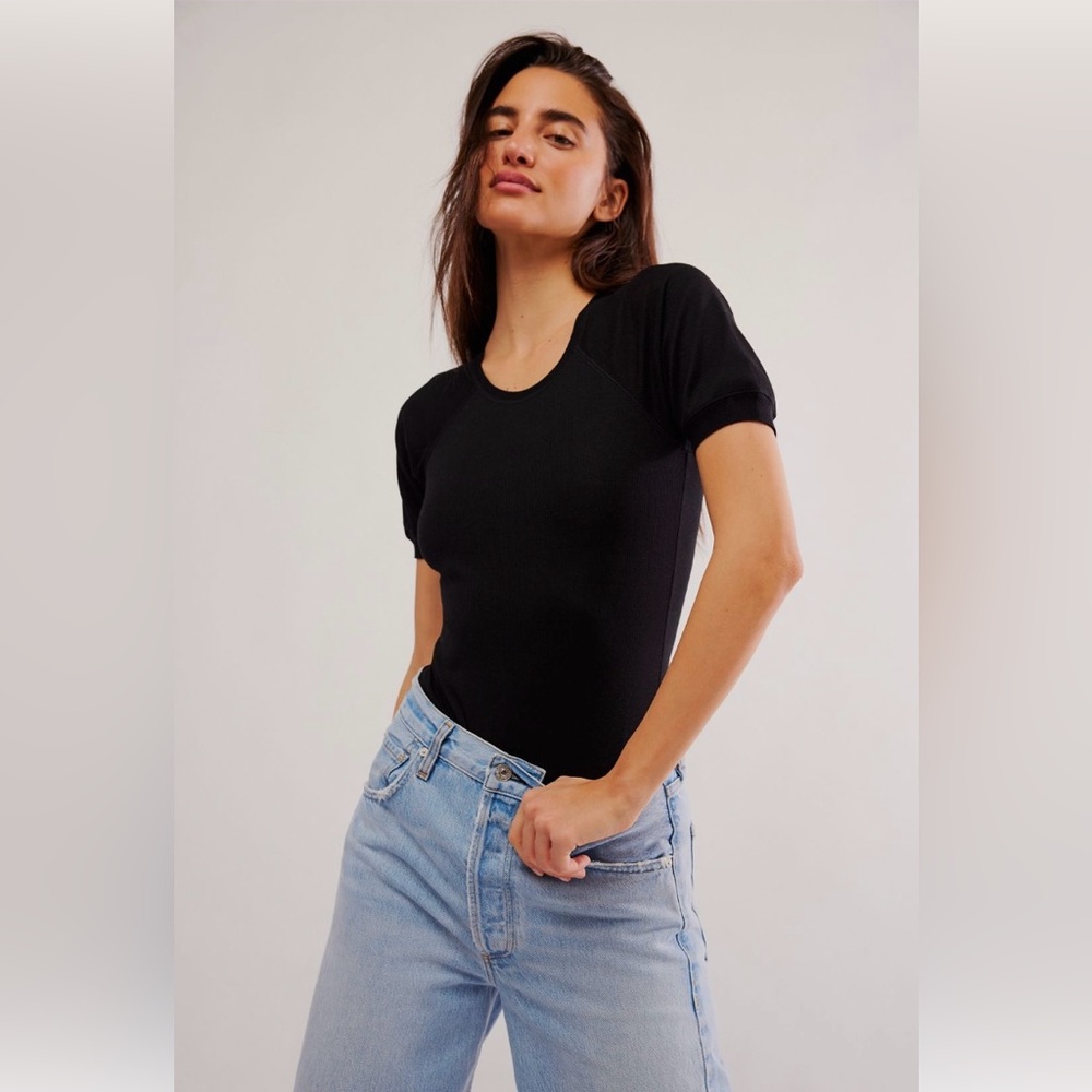 Free People Lazy Daisy Bodysuit
Style No: 88333398
Color Code: 001